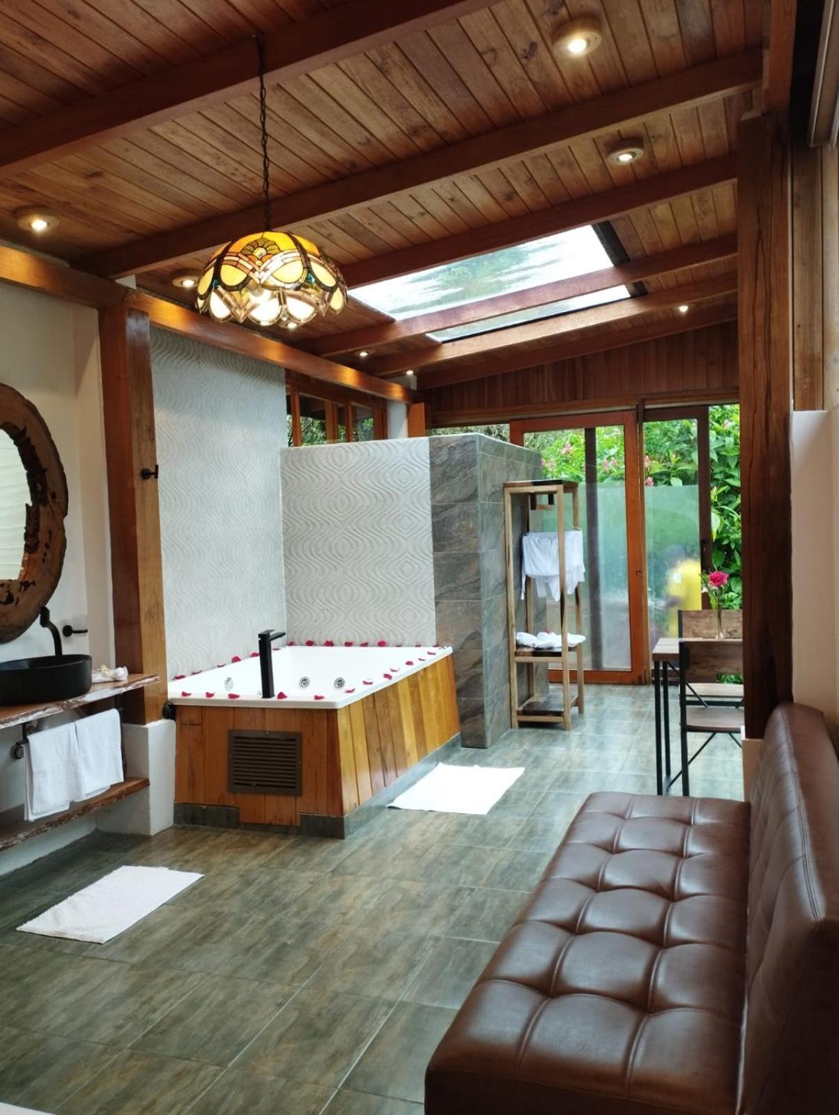 Saguamby Lodge *